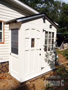 Garden Shed Out Of Old Doors, Shed Made Of Doors, Old Shed Makeover Ideas, Small Shed House, Craft Sheds, Door Greenhouse, Small Shed, Shed House, Yard Inspiration