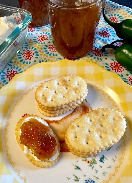 Pineapple Pepper Jelly Recipe, Pineapple Jalapeno Jelly, Pineapple Jalapeno Jam, Pineapple Jam Recipe, Canning Jams, Pepper Jelly Recipes, Jalapeno Jam, Jalapeno Jelly, Pineapple Jam