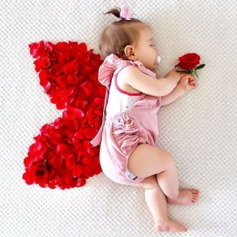 New ideas 🥰 Don't forget to share ❤️ Tag a friend who needs inspiration ❤️ Follow @babiesbloggers for more! 👈 Follow @babiesbloggers for… 1 Month Baby, Baby Photoshoot, Tag A Friend, 1 Month, New Ideas, Link In Bio, Roses