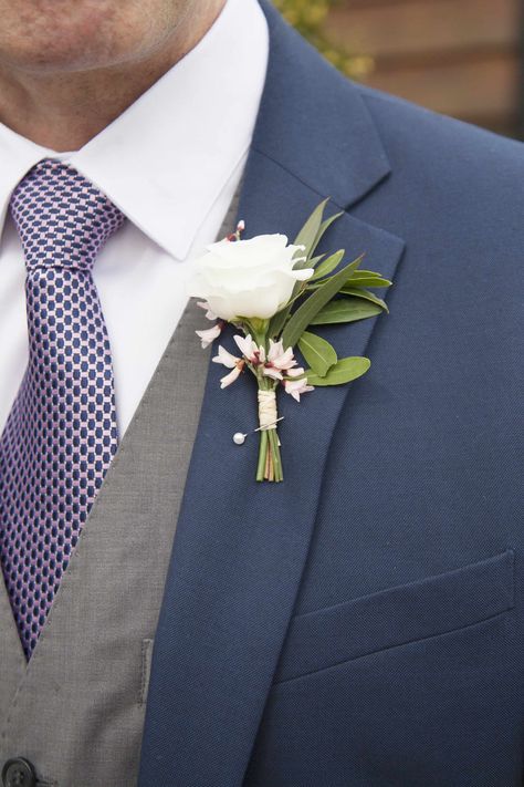 Lisianthus Buttonhole, Wedding Buttonholes, Grooms Outfit, White Lisianthus, Gothic Wedding Theme, Button Holes Wedding, Lovely Pictures, April Wedding, Gold Color Scheme