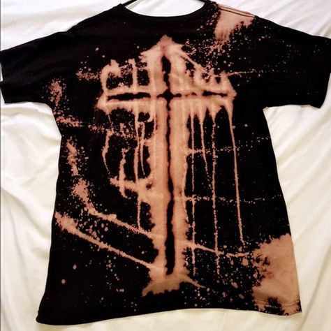 Alt Bleach Shirt, Bleach Clothing Art, Bleach Tshirt Designs, Bleach Painting Shirt, Bleach Clothes Design, Black Bleached Shirt, Tshirt Design Diy, Bleach Shirt Diy, Bleaching Clothes