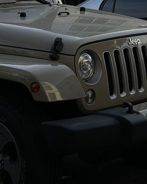 Jeep Aesthetic, Green Jeep Wrangler, 40 Gifts, Jeep Lifestyle, Jeep Baby, Green Jeep, Black Jeep, Jeep Wrangler Sahara, Old Jeep