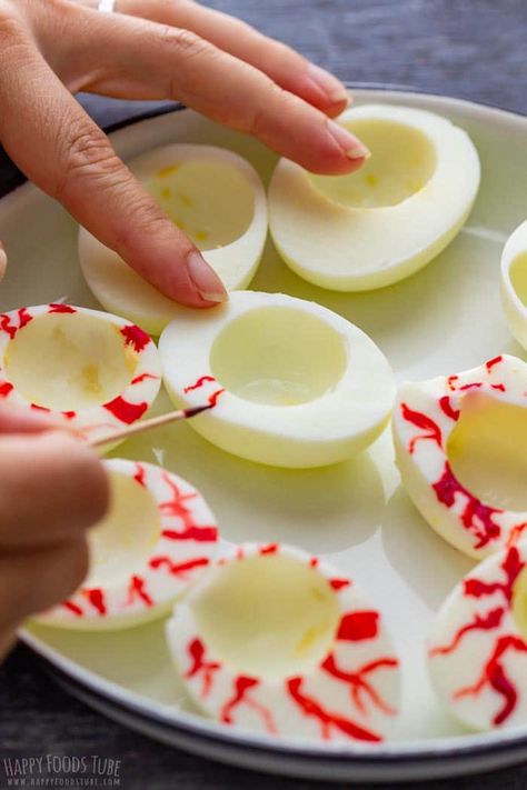 Deviled Eggs Halloween Appetizers, Halloween Organ Food, Anatomy Themed Snacks, Halloween Devil Eggs Ideas, Spooky Halloween Deviled Eggs, Deviled Eggs Eyeballs, Eye Ball Halloween Food, Eye Ball Deviled Eggs, Halloween Boiled Eggs