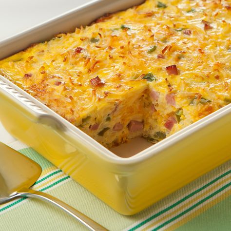 A great make-ahead back to school recipe. The classic taste of a Denver Omelet and Hungry Jack hashbrowns come together in a delicious, easy-to-make casserole. Few ingredients, easy recipe, tasty outcome. Find the recipe here: http://hungryjackpotatoes.com/recipes/denver-hashbrown-omelet/ Hungry Jack Potatoes, Denver Omelet, Baked Omelet, Best Eggs, Hashbrown Breakfast Casserole, Shredded Cheddar Cheese, How To Cook Ham, Hash Brown, Breakfast Bake