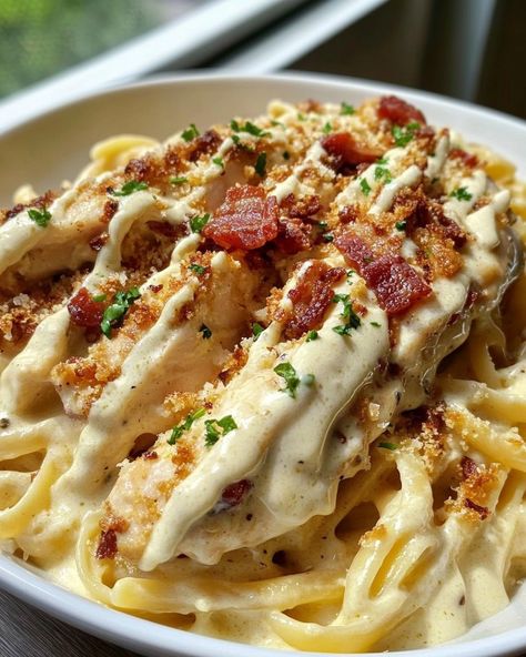 🍝 Cheddar Bacon Ranch Chicken Alfredo Pasta 🧀🥓 A delicious and hearty pasta dish featuring tender chicken, crispy bacon, and a rich Alfredo sauce, all topped with melted cheddar cheese. Perfect for a cozy dinner! 🥄 Ingredients • 1 package of noodles (penne, fettuccine, or your choice) • 2 cups Alfredo sauce (store-bought or homemade) • 2-3 boneless, skinless chicken breasts, diced • 6-8 strips of bacon, cooked and crumbled • 2 cups shredded cheddar cheese (or Fiesta blend) • 1 tsp gar... Crispy Chicken Alfredo Pasta, Noodles Seasoning, Baked Chicken Pieces, Bacon Ranch Chicken, Chicken Bacon Ranch Pasta, Chicken Crispy, Culinary Cooking, Chicken Alfredo Pasta, Cozy Dinner