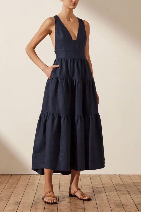 Simple Dresses Casual, Long Pinafore Dress, Summer Dress Linen, Necklaces Layered, Plunge Midi Dress, Midi Dress Navy, Dress Apron, Shona Joy, Summer Linen Dresses