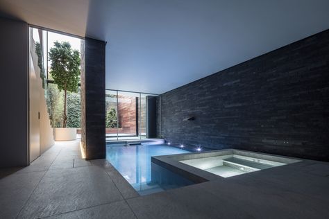 Victorian Remix by Guarnieri Architects Underground Swimming Pool, Underground Pool, British Houses, Pool Indoor, Indoor Pool Design, Indoor Swimming Pool, Basement Pool, Opulent Interiors, Pool Rooms