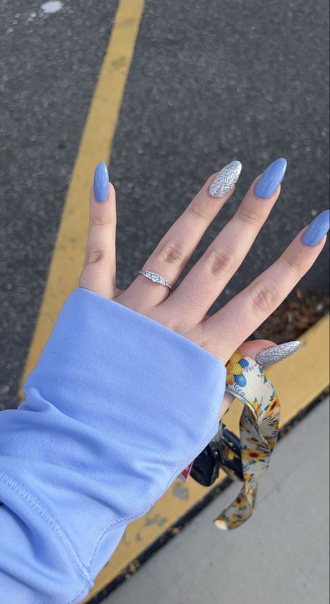 Dusty Blue Nails Acrylic Wedding, Winter Nails Almond Shape Blue, Dusty Blue Acrylic Nails, Dusty Blue Nails Wedding, Nails Dusty Blue, Dusty Blue Wedding Nails, Dusty Blue Nails Acrylic, Dusty Blue Nails, Manicure Fall