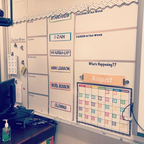 Teacher Whiteboard Ideas, Teacher White Board Ideas, Classroom Whiteboard Organization, Middle School Schedule, Agenda Board, Health Classroom, Whiteboard Organization, Classroom Vibes, Classroom Whiteboard