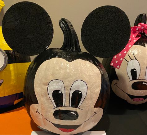 Pumpkin Decorating Contest, Pumpkin Painting, Painted Pumpkins, Disney Halloween, Pumpkin Decorating, Holiday Parties, Pumpkins, Halloween Party, Party Ideas