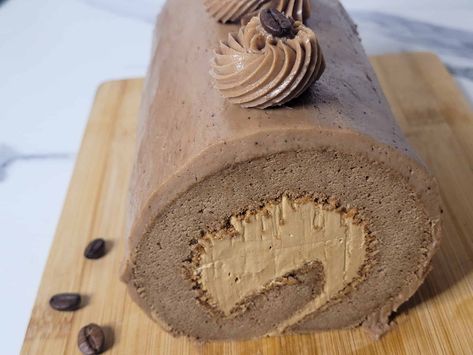 Mocha Roll Cake Mocha Roll Cake Recipe, Types Of Buttercream, Roll Cake Recipe, Baking Bad, Mocha Cake, Cake Roll Recipes, Buttercream Filling, Roll Recipes, Filipino Desserts