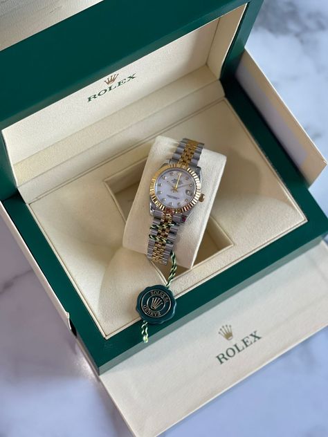 Dhgate Finds, Vintage Gold Watch, Diy Beaded Rings, Rolex Watches Women, Expensive Bag, Classy Watch, Fancy Watches, Accessories Bags Shoes, Dope Jewelry