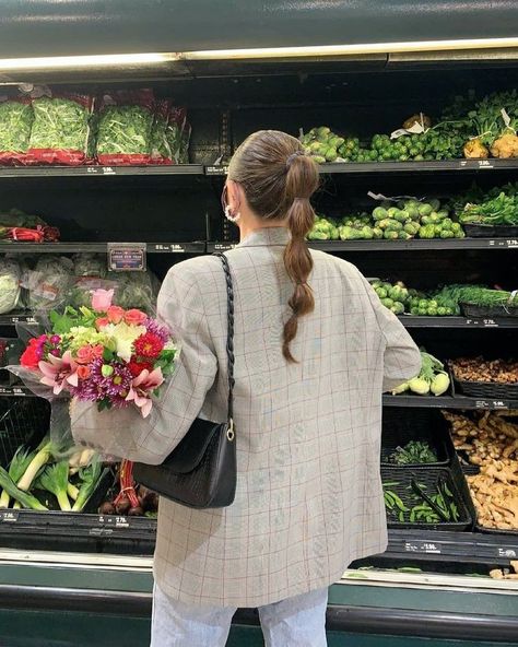 Grocery Instagram Pic, Grocery Store Instagram Pics, Spring Content Ideas, Groceries Photoshoot, Grocery Store Aesthetic Pictures, Grocery Store Photoshoot Aesthetic, Spring Photo Ideas Instagram, Grocery Pictures, Grocery Outfits