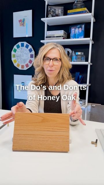 Jane Lockhart on Instagram: "The Do’s and Don’ts of Honey Oak! If you’re looking to redo your kitchen and you need some inspiration, look no further! Consider steering clear of blue grey cabinets and opt for warmer tone greys to create a harmonious look. Pair this look with a sharp countertop and elegant hardware to make you kitchen unrecognizable, in the best way possible! Samples Mentioned: Coastal Grey and Empira White from @caesarstoneca Cabinet Doors: @estate_interiors Cabinet Door Colours mentioned: Pale Oak and Stonington Grey from @benjaminmoore Floor Samples: @vintageflooring • • • #kitchentips #kitchendesign #designtips #madabouthue #cabinetpaint #honeyoak #honeyoakfloor #honeyoakwood #hardwoodfloors #hardwoodflooring #livingroom #hometips #homedecor #paintideas #roomin Flooring To Go With Oak Cabinets, Cabinet Hardware For Honey Oak Cabinets, Honey Oak Hardware, Decorating With Honey Oak Floors, Updating Honey Oak Cabinets, Honey Oak Floors Wall Colors, Honey Oak Cabinets Hardware, Pale Oak Kitchen Cabinets, Honey Wood Floors