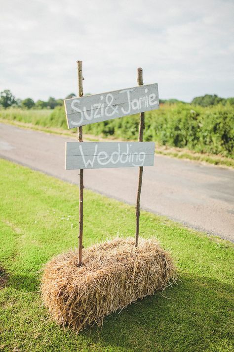 Wedding Hacks, Rustic Farm Wedding, Outdoor Wedding Decorations, Rustic Country Wedding, Western Wedding, Festival Wedding, Uk Wedding, Farm Wedding, Backyard Wedding