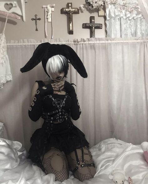 Goth Gifts, I Feel Lost, How To Impress, Feel Lost, Cute Goth, Alt Outfits, Aesthetic Grunge Outfit, Bunny Outfit, Goth Girl