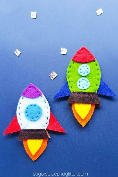 18 Fun Felt Crafts for Kids - family holiday.net/guide to family holidays on the internet Felt Rocket, Easy Paper Folding, Sewing Project For Kids, Winter Crafts For Toddlers, Rocket Craft, Diy Rocket, First Sewing Projects, Rockets For Kids, Fall Sewing