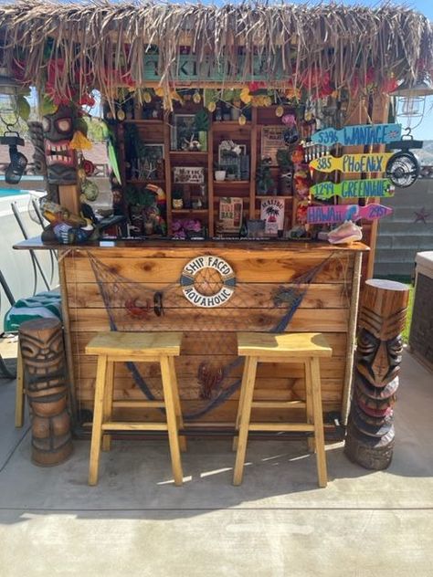 Beachy Backyard, Diy Tiki Bar, Tiki Bars Backyard, Margaritaville Decor, Dock Bar, Tiki Bars Diy, Beer Garden Ideas, Garden Bar Ideas, Mojito Bar