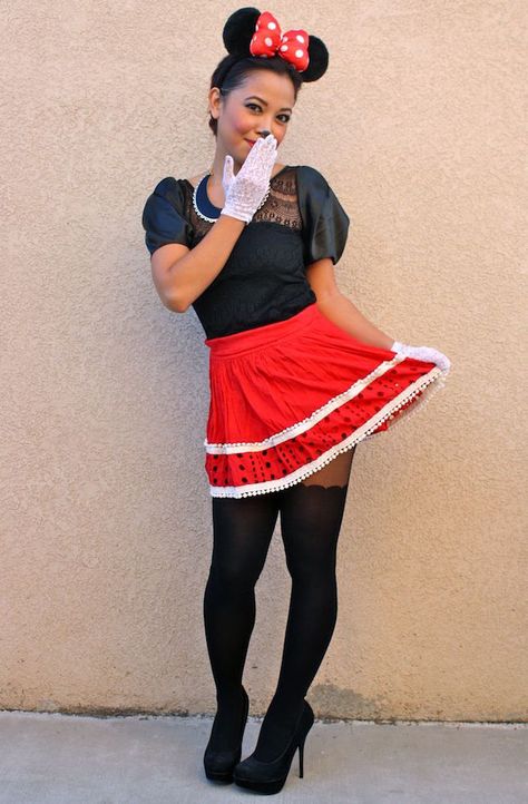 Love this Minnie Mouse costume for Halloween. Minnie Mouse Kostüm, Minnie Mouse Makeup, Mouse Makeup, Minnie Mouse Halloween Costume, Disney Characters Costumes, Minnie Mouse Costume, Minnie Mouse Halloween, Mouse Costume, Diy Kostüm