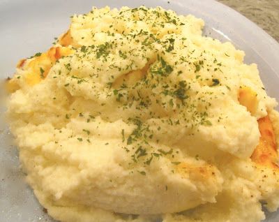 The Wooden Spoon Diaries: Cheesy Mashed Cauliflower...i used philadelphia's real chive & crisp onions cream cheese, garlic powder and butter...used no sour cream or cheddar cheese...less fattening. ...i was real pleased with the taste...claire Cheesy Mashed Cauliflower, Recipes Vegetables, Body Beast, Trim Healthy Mama Recipes, Jen Jen, Thm Recipes, Mashed Cauliflower, Veggie Side Dishes, Trim Healthy