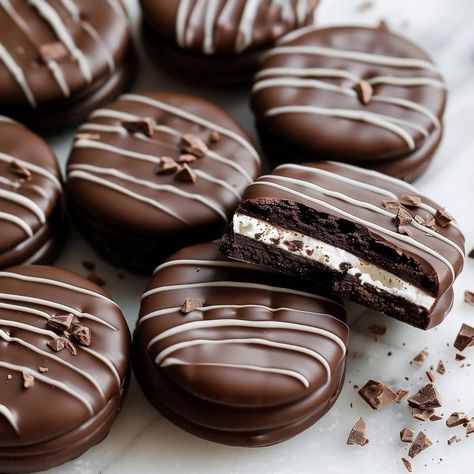 How To Make Chocolate Covered Oreos, Chocolate Covered Pretzels Recipe, Vegetarian Cookies, Chocolate Covered Bananas, Chocolate Covered Marshmallows, Cake Pop Sticks, Chocolate Covered Treats, Covered Oreos, Chocolate Covered Cherries