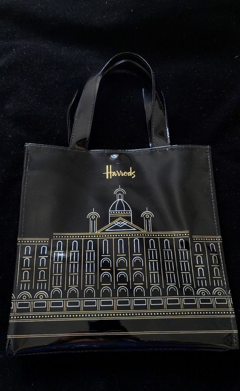 Shopping Bag - Harrods - London - UK 2022 Harrods Shopping Bag, Luxury High-end Shopping Box Bag, High-end Black Shopping Bags, Harrods Department Store, Harrods London, Leadenhall Market London Harry Potter, Harrods, London Uk, London