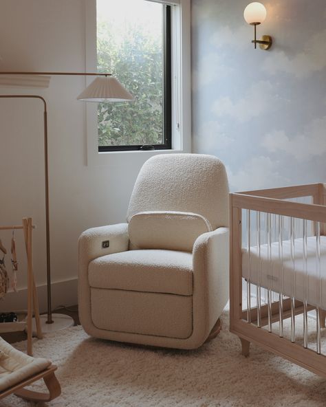 The star of this blissful nursery corner? Our new Arc Electronic Recliner and Swivel Glider in Boucle, complete with a built-in lumbar pillow, USB port, and a wooden base for a soothing natural feel. 📸: @ellenvlora on IG Nursery Glider Corner, Sherpa Rocking Chair Nursery, Boucle Rocking Chair Nursery, Baby Boy Nursery Room Design, Nursery Corner, Babyletto Sigi Recliner, Babyletto Madison Swivel Glider, Modern Baby Boy Nursery, Neutral Boy Nursery