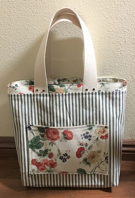 Ladies Purses Handbags, Shabby Chic Bags, Handbags Coach, Crafted Gifts, Fusible Fleece, Fabric Tote Bag, Making Bags, Shabby Chic Fabric, Diy Bags Patterns