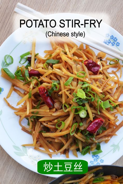 Spice up your dinner routine with this delicious potato stir-fry Chinese-style recipe. Simple to make crunchy potatoes and packed with hot and sour flavor! Chinese Potatoes, Chinese Potatoes Recipe, Chinese Dessert Recipe, Asian Stir Fry Recipe, American Chinese Food, Vegetables Dishes, Crunchy Potatoes, Chinese Foods, Chinese Stir Fry