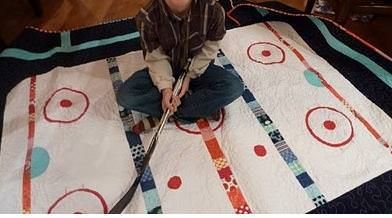 Such a fun and original quilt idea for the ultimate hockey fan! Father's Day will be here before you know it...View This Tutorial Hockey Quilt, Hockey Bedroom, Hockey Room, Hockey Party, Colorado Avalanche, Hockey Mom, Kids' Room, Room Themes, Sewing Room