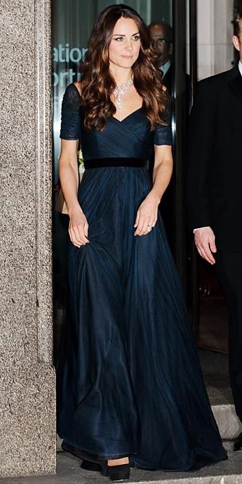 Kate Middleton Gowns Classy, Outfits February, Elegant Blue Dress, Vévodkyně Kate, Looks Kate Middleton, Kate Middleton Outfits, Formal Hair, Princess Kate Middleton, Middleton Style