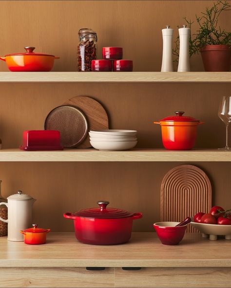 Embrace the season with our Pumpkin Spice palette🍂🍁Combine the classic Le Creuset colours Flame, Cerise and Meringue to transform your kitchen into an autumnal wonderland✨ Le Creuset Aesthetic, Le Crueset, Le Creuset Colors, Aesthetic Kitchen, Color Pairing, Le Creuset, Meringue, Kitchen Inspirations, Small House