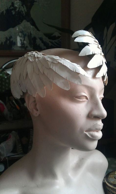 Paper Mask Design Ideas, Paper Head Piece, Paper Headdress, Wearable Art Headpieces, Angel Headpiece, Paper Headpiece, Junk Couture, Headdress Ideas, Diy Headdress