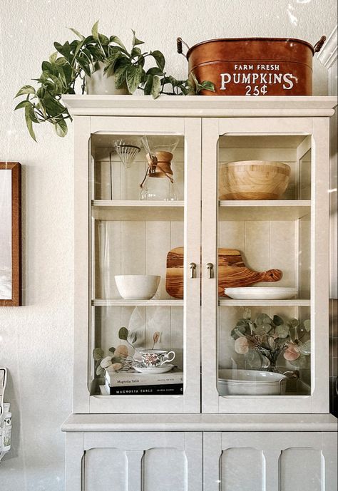 Decor For Glass Kitchen Cabinets, Glass Hutch Decorating Ideas, Decorate China Cabinet Display, Kitchen Display Cabinet Ideas, Kitchen Glass Cabinet Decor, Kitchen Glass Cabinets Display Ideas, Kitchen Glass Cabinets Display, 1920s Dining Room, Kitchen Glass Cabinets