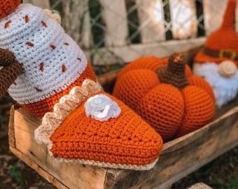 Aysuhandcraft - Etsy Finland Fall Crochet Pillow, Crochet Pumpkin Pie, Crochet Fall Decor, Crochet Pour Halloween, Thanksgiving Crochet, Crazy Lady, Fall Crochet, Fall Crochet Patterns, Autumn Decoration