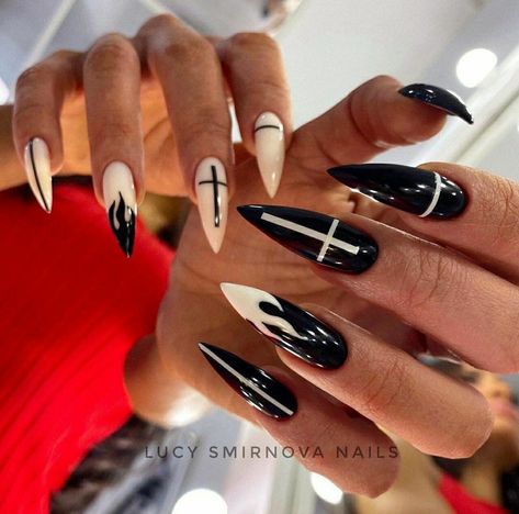 Black And White Edgy Nails, White Stiletto Nails, Black And White Nail, Holloween Nails, Ankle Tattoos For Women, Black Acrylic Nails, Gothic Nails, Edgy Nails, Goth Nails