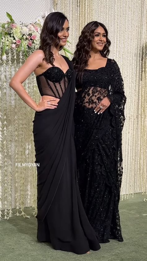 Corset Saree Look, Farewell Look, Black Saree Designs, Indian Fits, Indian Blouses, Farewell Sarees, New Dress Pattern, Pink Dress Outfits, Indian Dress Up