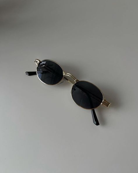 Classy Glasses, Glasses Frames Trendy, Trendy Glasses, نظارات شمسية, Fashion Eye Glasses, Stylish Glasses, Trendy Sunglasses, Black Sunglasses, Sunglasses Vintage