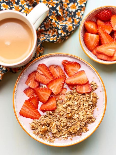 Strawberry Cheesecake Breakfast Bowl Cheesecake Breakfast, Healthy Meal Prep Breakfast, Silken Tofu Recipes, Tofu Breakfast, Tofu Recipes Easy, Tofu Recipes Vegan, Perfect Healthy Breakfast, Prep Breakfast, Healthy Breakfast Bowls