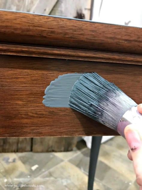 Layering paint on your painted furniture project to create a coastal look. This blue painted table is finished in painted layers with an added pop of color. See how to layer paint when painting furniture. This blended and layered painted table has a soft blue coastal vibe. #paintinglayers #howtopaintfurniture #layerpaint #blendingpaint #layeringpaint #layerpaint #paintedfurniture #bluepaintedfurniture #paintedtable Coastal Furniture Ideas, Coastal Blue Paint, Beachy Furniture, Chalk Paint Table, Coastal Paint, Blue Painted Furniture, Blue Chalk Paint, Stormy Seas, Painted Bedroom Furniture