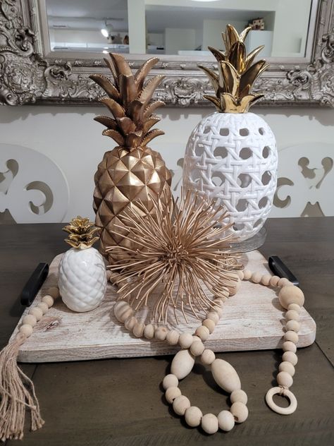 Centre Piece Ideas For Dining Table, Dining Table Center Piece, Center Table Decor, Table Centerpieces For Home, Pineapple Decor, Centre Piece, Table Centers, Centre Pieces, Dining Table Decor