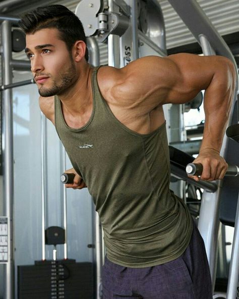 Workouts: How To Do Tricep Dips Safely and Correctly. | Men's Fitness & Workouts Fix. Dips Exercise, Dip Exercise, Ladies Gym Wear, Sam Asghari, Workouts Exercises, Ladies Gym, Gym T Shirt, Tricep Dips, Fun Snacks For Kids