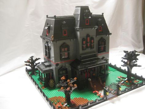 Halloween Legos, Lego Haunted House, Lego Mansion, Lego Monster, Haunted House Diy, Lego Halloween, Lego Universe, Lego Buildings, Lego Sculptures