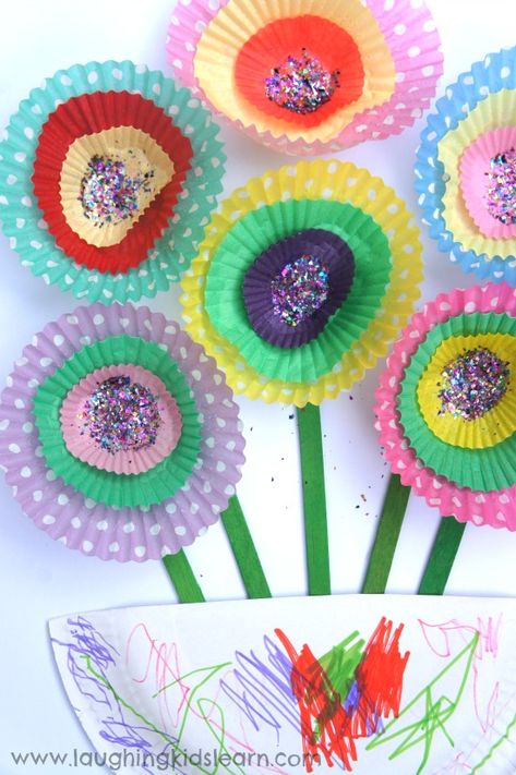 Cupcake Paper Flowers, Cupcake Liner Flowers, Preschool Spring, Cupcake Paper, Bahasa China, Spring Crafts For Kids, Paper Flower Crafts, Bird Crafts, Learn Crafts