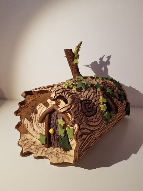 Ceramic Tree Stump, Clay Tree Stump, House In Garden, Fairy Tree Houses, Tree Logs, Corporate Women, Fairy Tree, Clay Fairies, Ceramic Inspiration