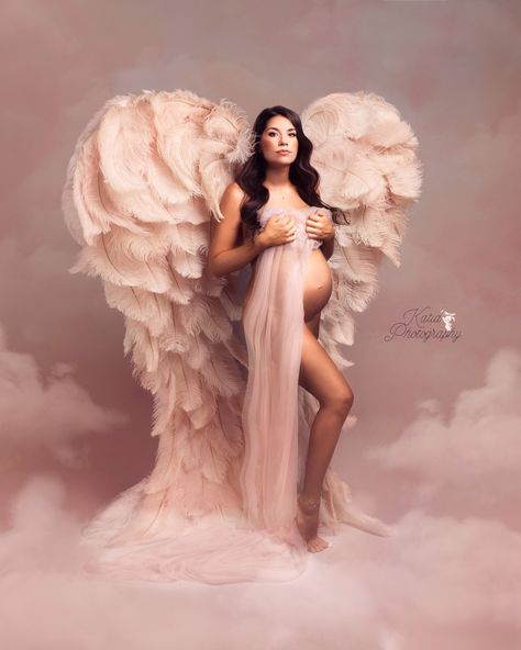 Sesión Maternity African Maternity, Photos Bridesmaids, African Maternity Dresses, Studio Maternity Shoot, Phoenix Wings, Maternity Studio Photoshoot, Maternity Photography Props, Angel Feather, Maternity Studio