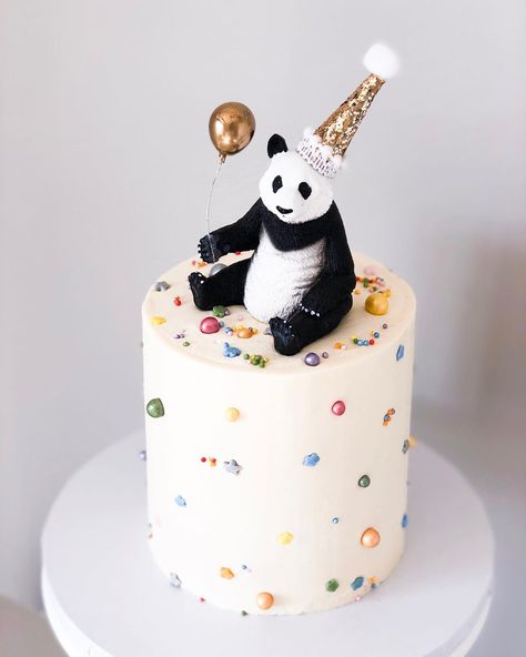 Panda Birthday Theme, Panda Birthday Party Decorations, Panda Birthday Cake, Panda Sitting, Panda Cupcakes, Bolo Panda, Panda Cake, Panda Birthday Party, Baby Shower Cakes Girl