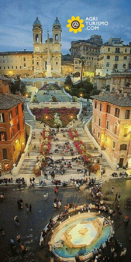 Piazza di Spagna é una culla che ammalia. Un posto meraviglioso dove incontrare la romanità più verace, sia nei tipici locali che vi si affacciano, sia nel romanesco che si sente parlare nelle strade. Che aspettate, amici !? #roma #rome #lazio #agriturismo #italy #italia #piazza Spanish Steps, Roma Italy, Voyage Europe, Grand Cayman, Machu Picchu, Places Around The World, Albania, Metropolis, Slovenia