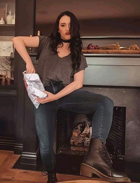 Kate Dennings Style, Kat Dennings Outfits, Kat Denning Street Style, Kat Denning Outfit, Dru Blackthorn, Kat Dennigs, Kat Denning, Crush Crush, 2 Broke Girls