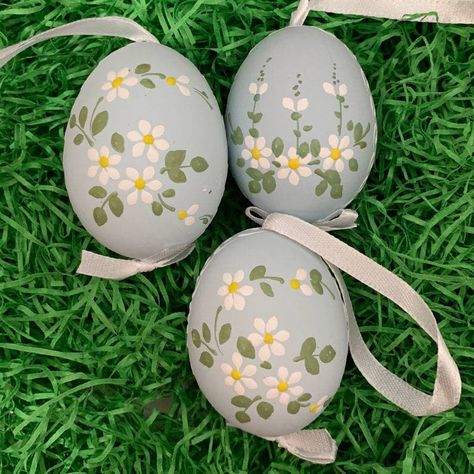 "Handmade from a real chicken egg, this egg ornament features daisies hand painted on a pale blue egg.  Egg measures approximately 2-1/4\" tall with a 2-3/4\" ribbon hanger.  Handmade in Slovakia using traditional methods for handcrafting Eastern European Easter eggs.  Flowers differ slightly, please let us choose for you" Easter Baby Photos, Creative Easter Eggs, Easter Paintings, Easter Egg Art, Eggs Flowers, Easter Craft Decorations, Easter Egg Designs, Easter Egg Crafts, Easter Egg Painting